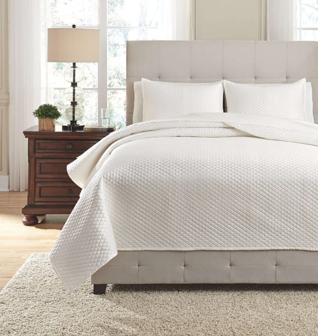 Dietrick Q256053Q Ivory Queen Quilt Set