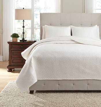 Dietrick Q256053K Ivory King Quilt Set