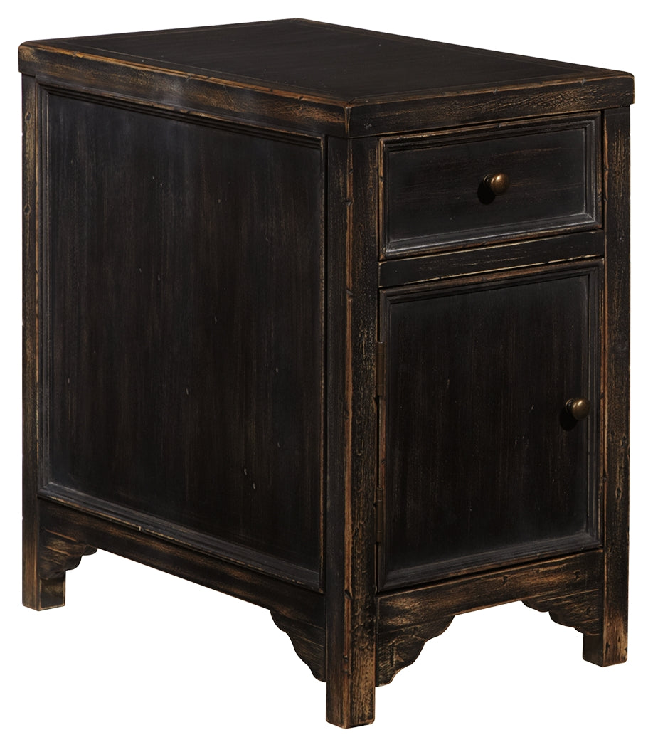 Gavelston T732-7 Black Chair Side End Table